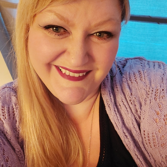 Meet your Posher, Angela - Picture 3 of 3